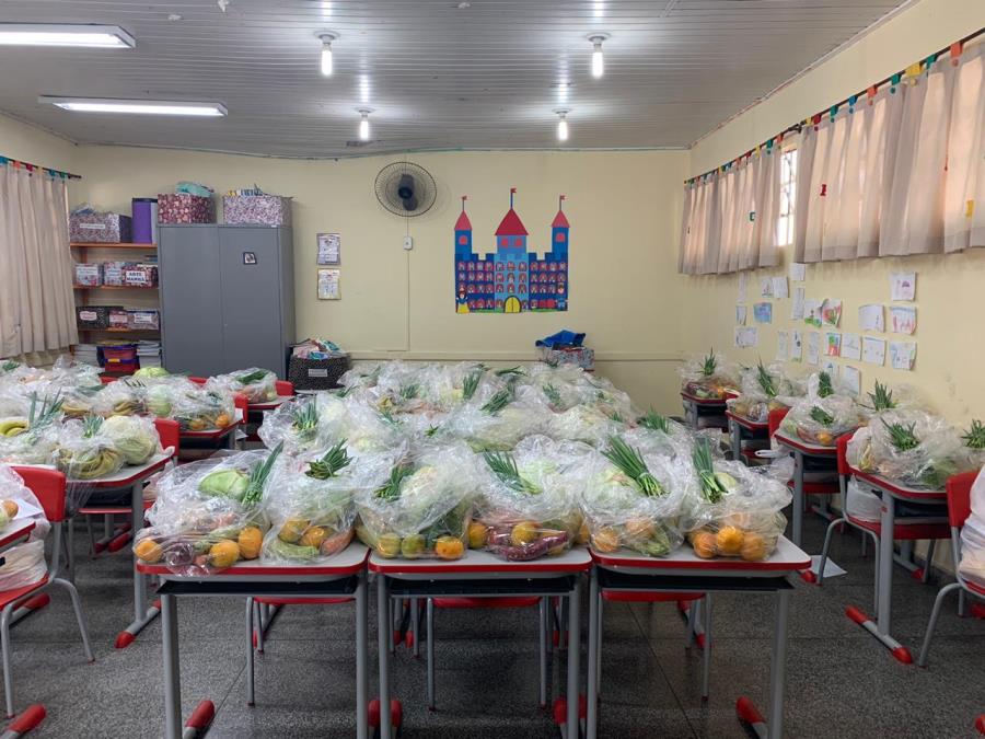 Prefeitura de Fazenda Rio Grande entrega segundo kit de merenda escolar para alunos que integram programas sociais