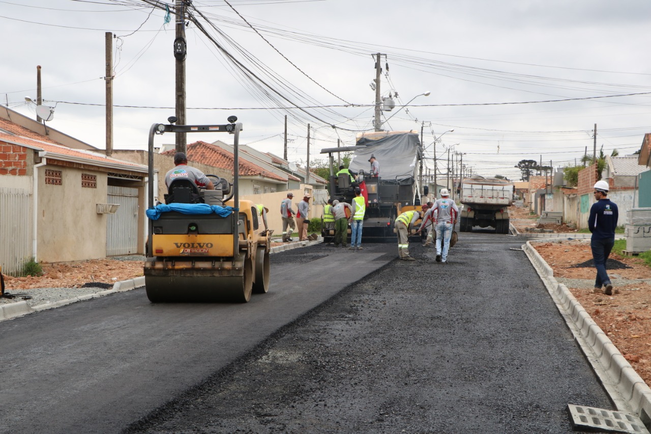 Programa “Avança Fazenda Rio Grande” garante asfalto em mais ruas do bairro Santa Terezinha