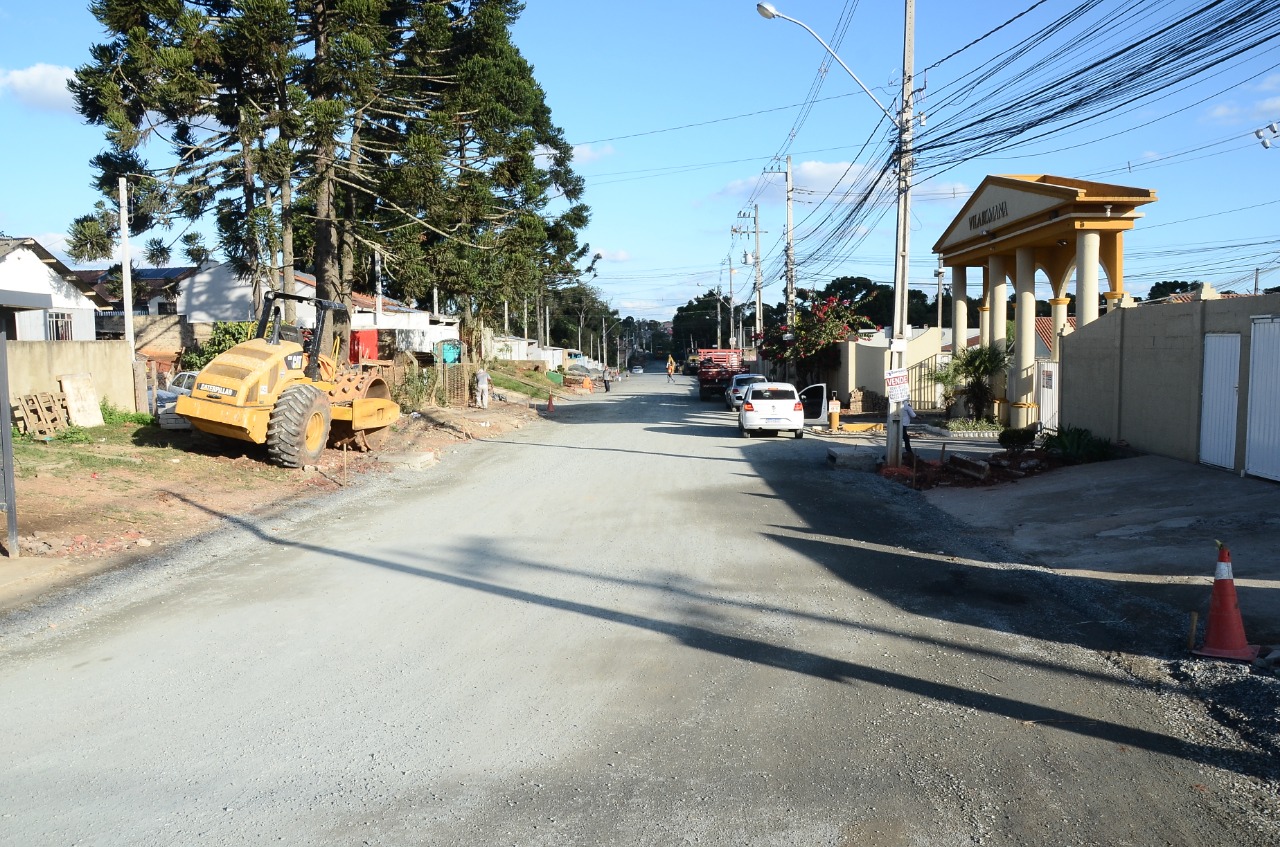 Pavimentação de concreto da Rua Matinhos deve durar mais 90 dias
