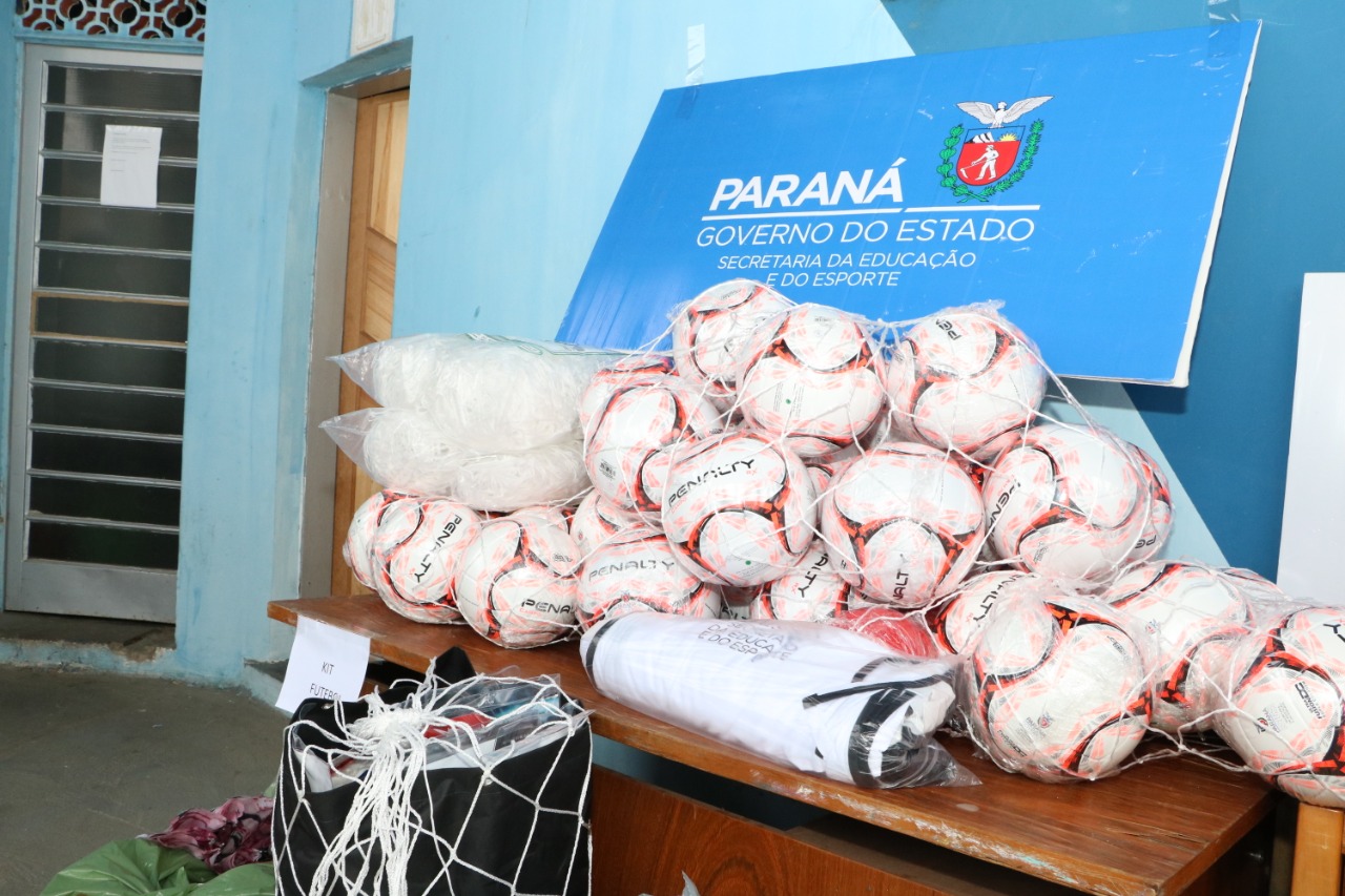 Prefeitura recebe materiais esportivos para uso dos alunos