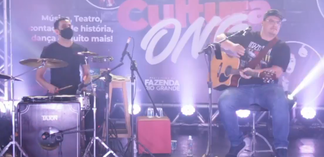 Rock da banda Duo Sem Ensaio fez sucesso na live do Cultura On