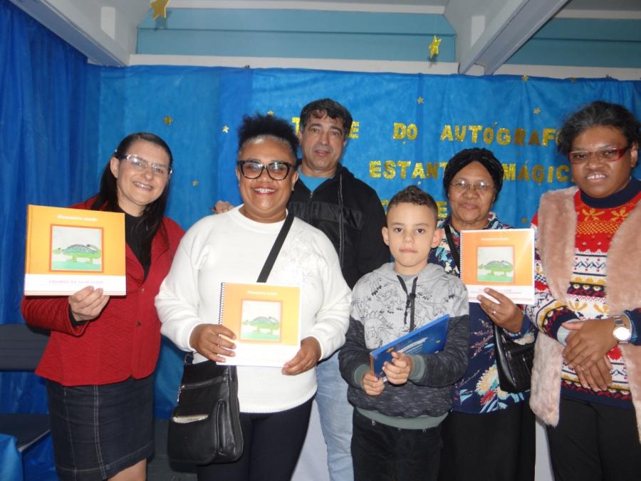 CMAEE promove tarde de autógrafos com seus alunos
