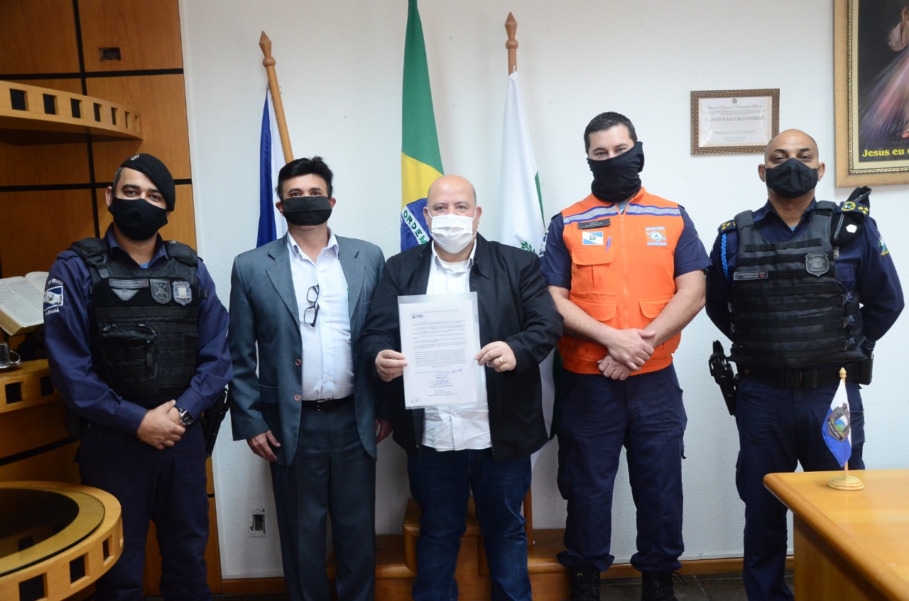 Prefeito Dr. Nassib assina carta de adesão de Fazenda Rio Grande ao Conselho Metropolitano de Proteção e Defesa Civil