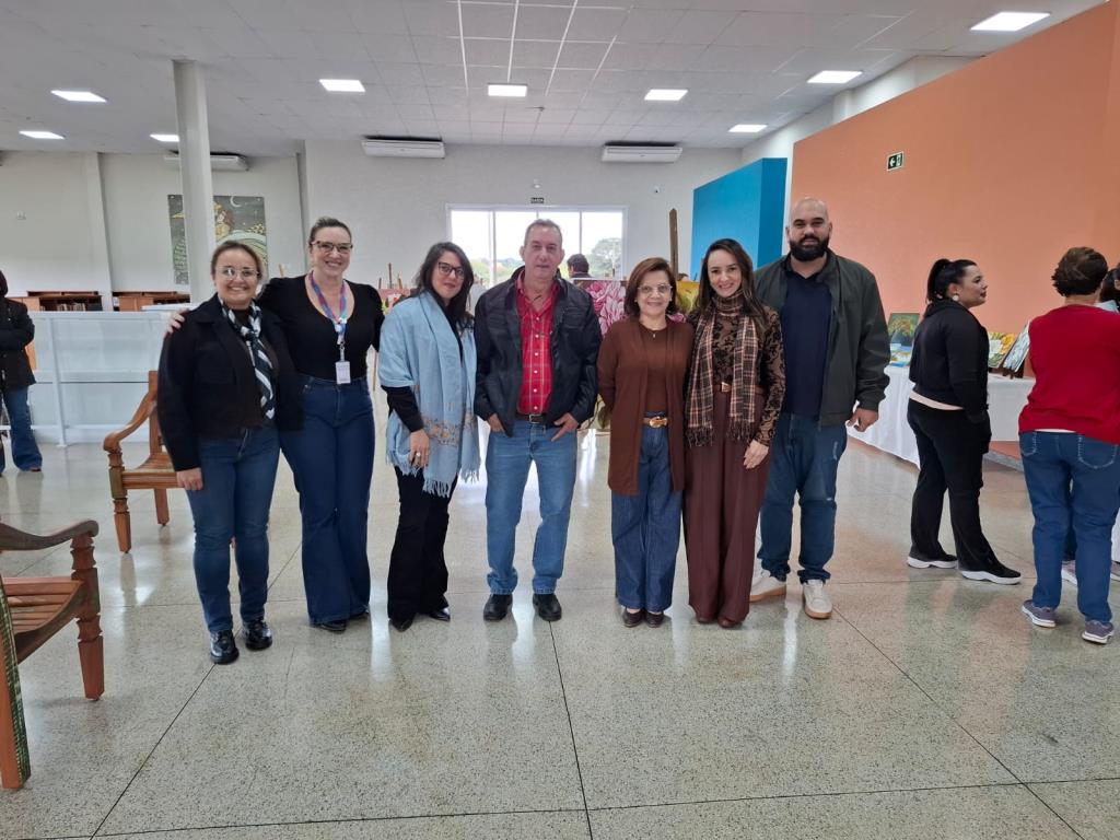 Exposição “Releitura de Obras” destaca talento de alunos de pintura em Colina