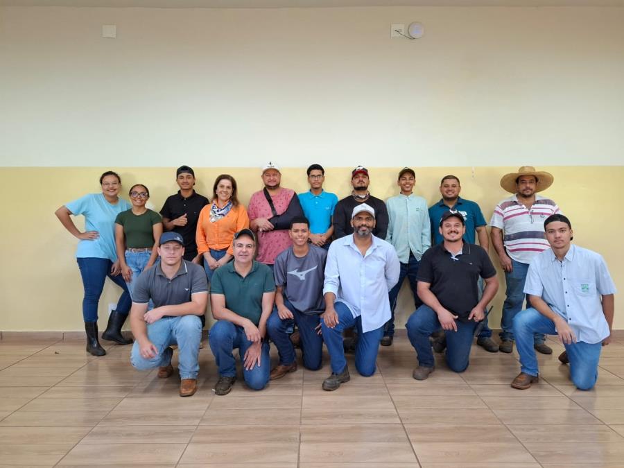 Curso sobre manejo de bovinos de leite reforça qualificação na área agropecuária em Colina