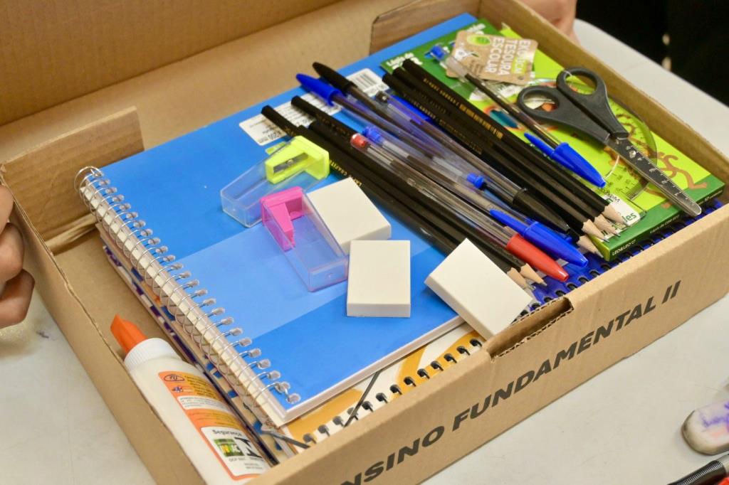 Educação valorizada: alunos da rede municipal recebem kits escolares completos