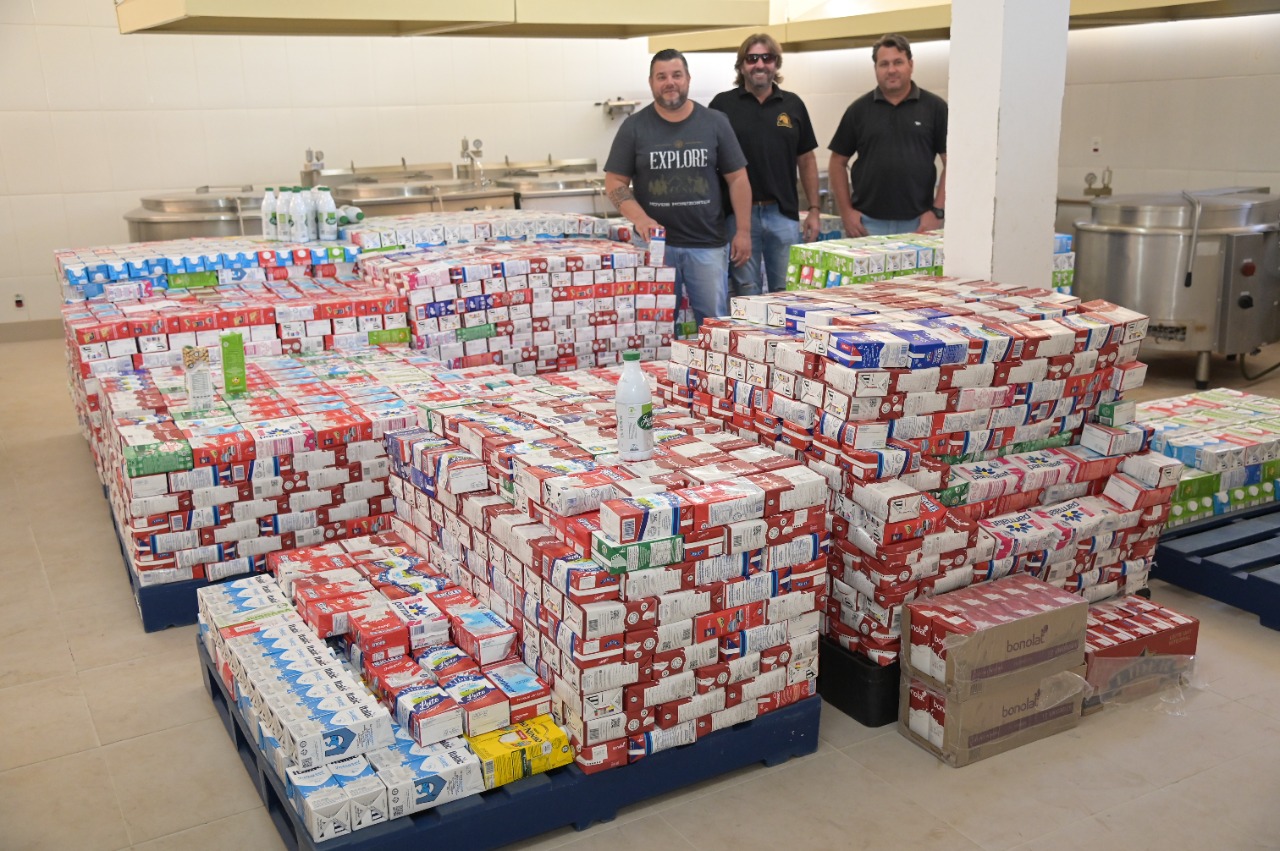 7.721 litros de leite arrecadados na Festa do Cavalo de Colina são doados para entidades