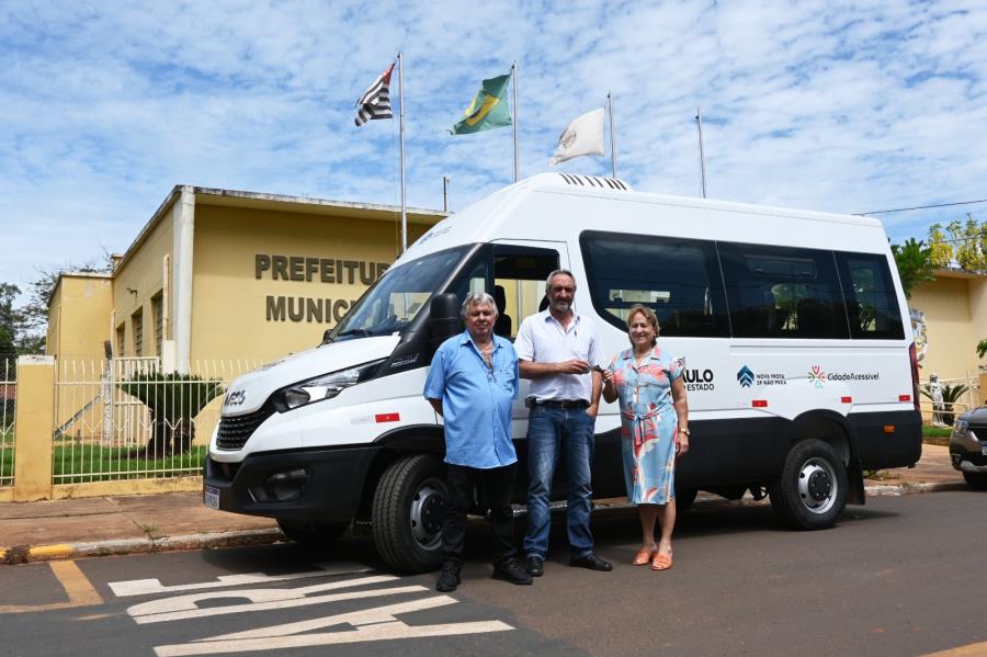 Prefeitura de Colina recebe van acessível para o transporte de pacientes