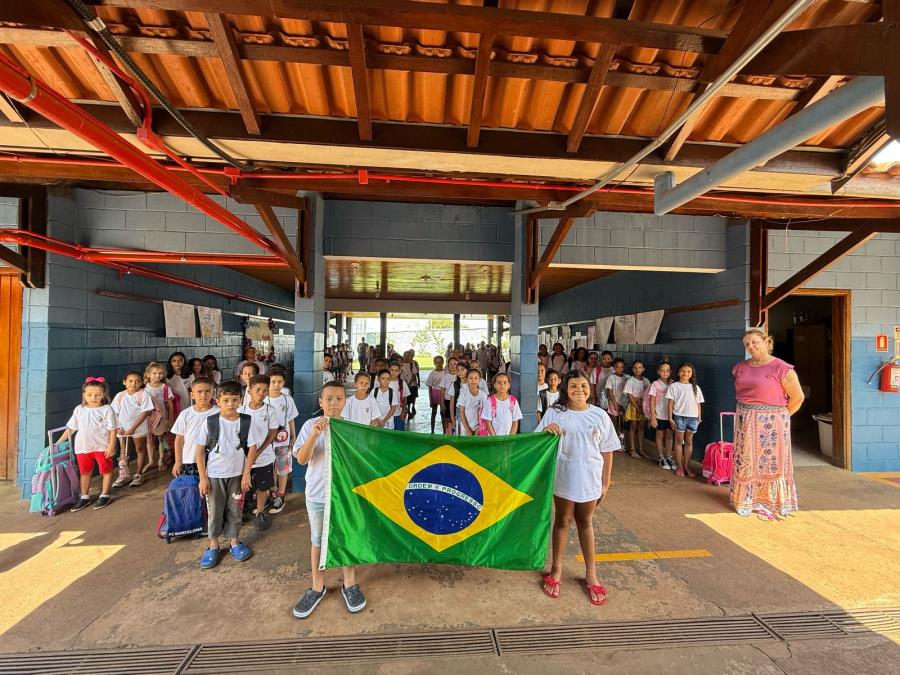 Patriotismo e Cidadania na EMEF Antonio Daher: A Importância do Hino Nacional nas Escolas