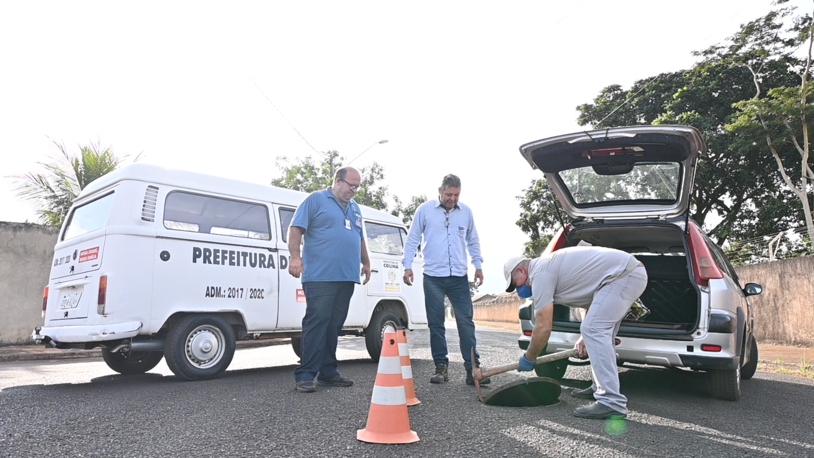 Prefeitura de Colina realiza dedetização da rede de esgoto para controle de baratas e escorpiões