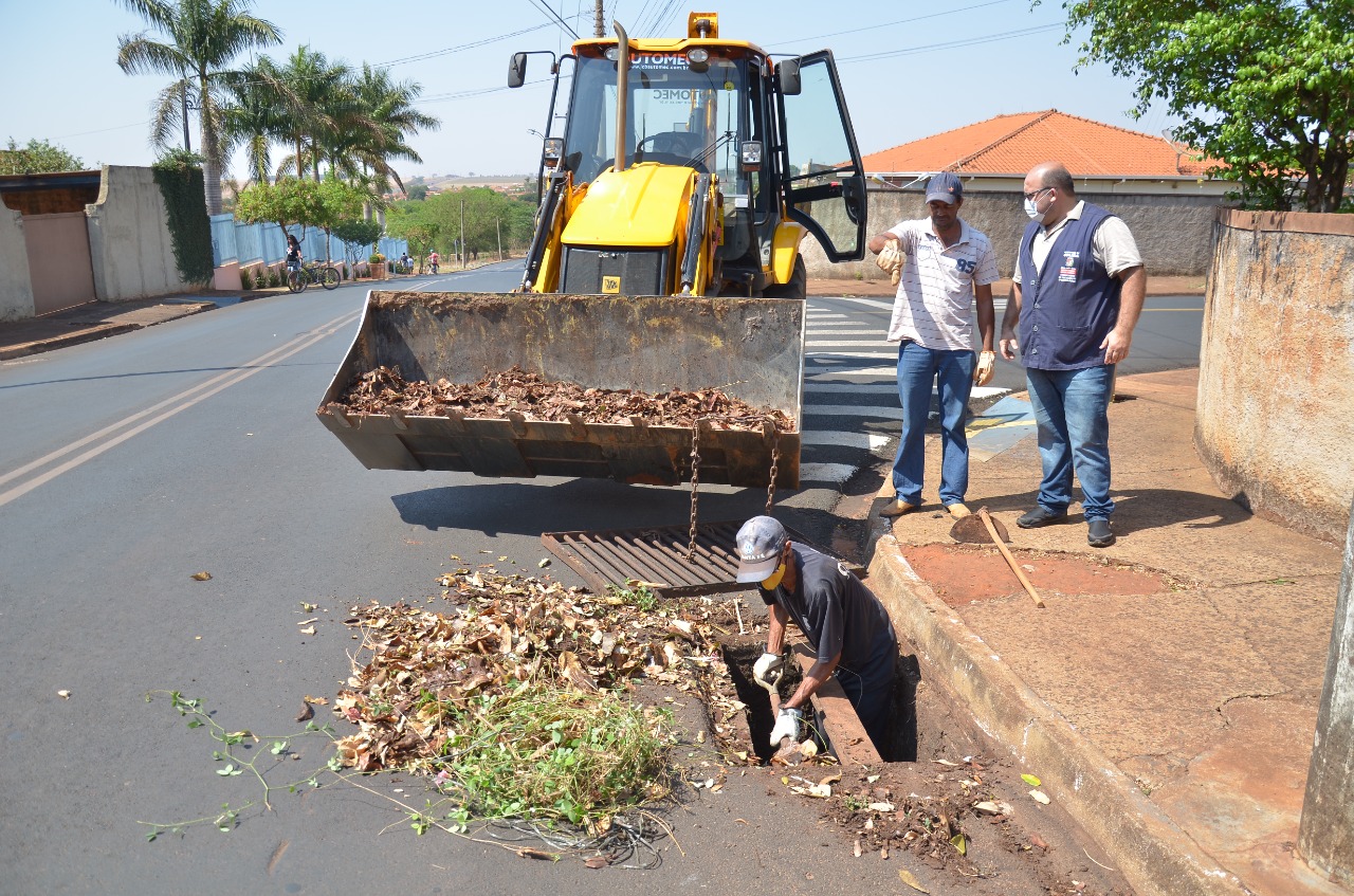 Prefeitura de Colina realizou limpeza de galerias pluviais e bueiros