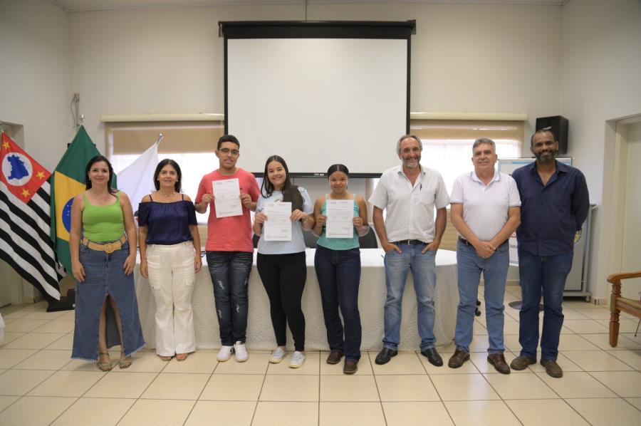 Prefeitura contempla estudantes da Escola Agrícola com bolsas de estudos 100% gratuitas na UNIFEB e UNIFAFIBE