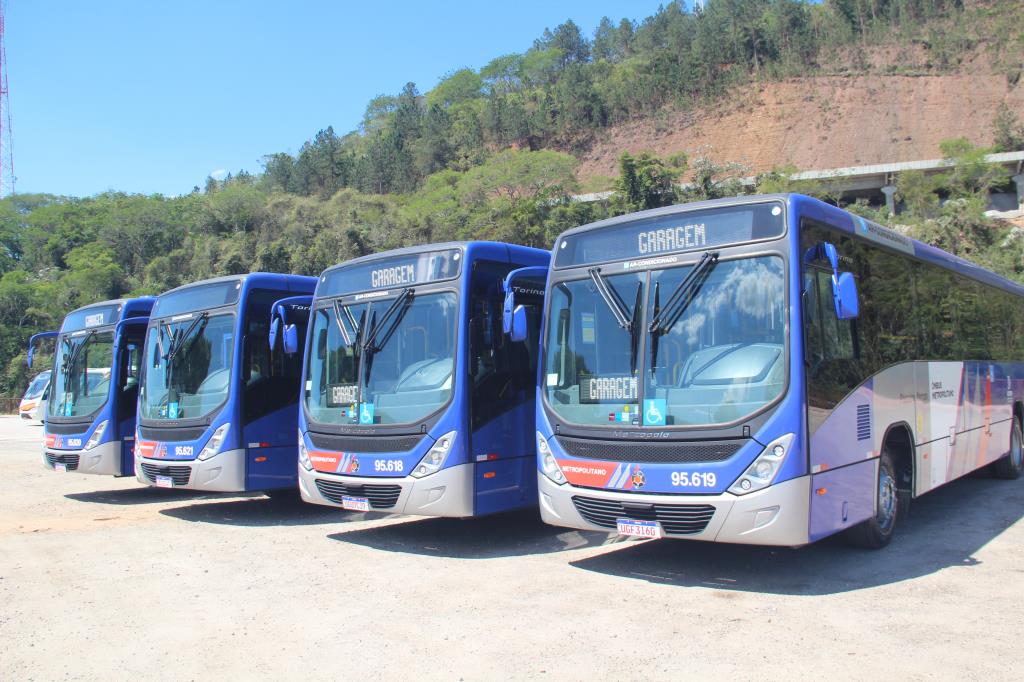 Pássaro Marron entrega quatro novos ônibus para o transporte intermunicipal entre Paraibuna e SJCampos