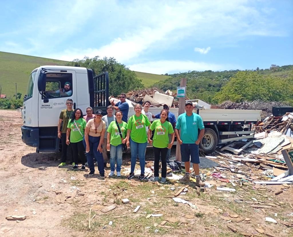 Operação “Cata-Treco” no bairro do Teles recolheu diversos materiais na prevenção à Dengue
