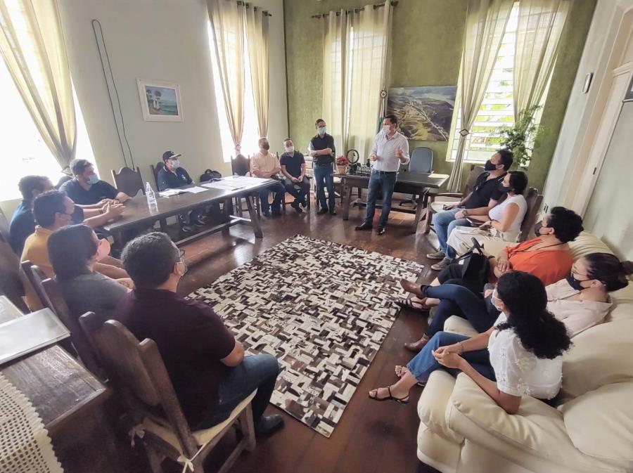 Empresários interessados em investir no Polo Industrial de Paraibuna participam de visita técnica ao local