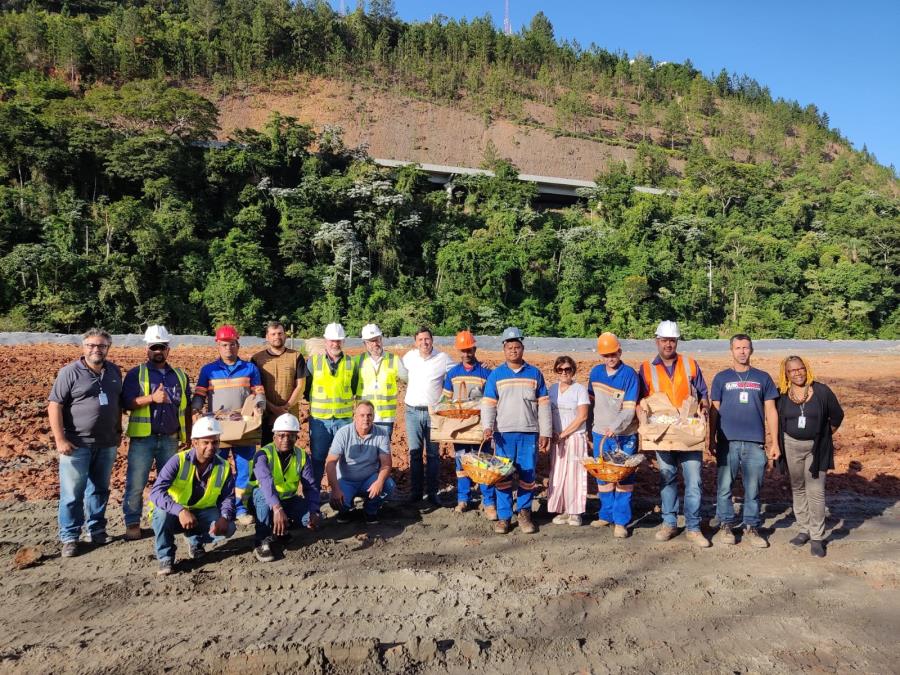 Prefeitura e Comtur prestam homenagem aos funcionários da empresa responsável pelo aterramento da Praça de Eventos