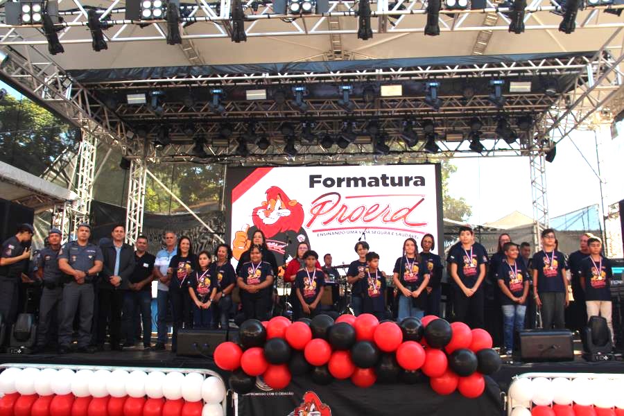 Paraibuna celebra a formatura de alunos da rede municipal de ensino no PROERD
