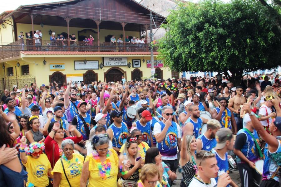 Blocos carnavalescos e Pamonhada fizeram a alegria de milhares de pessoas, na festa do Milhofolia 2020