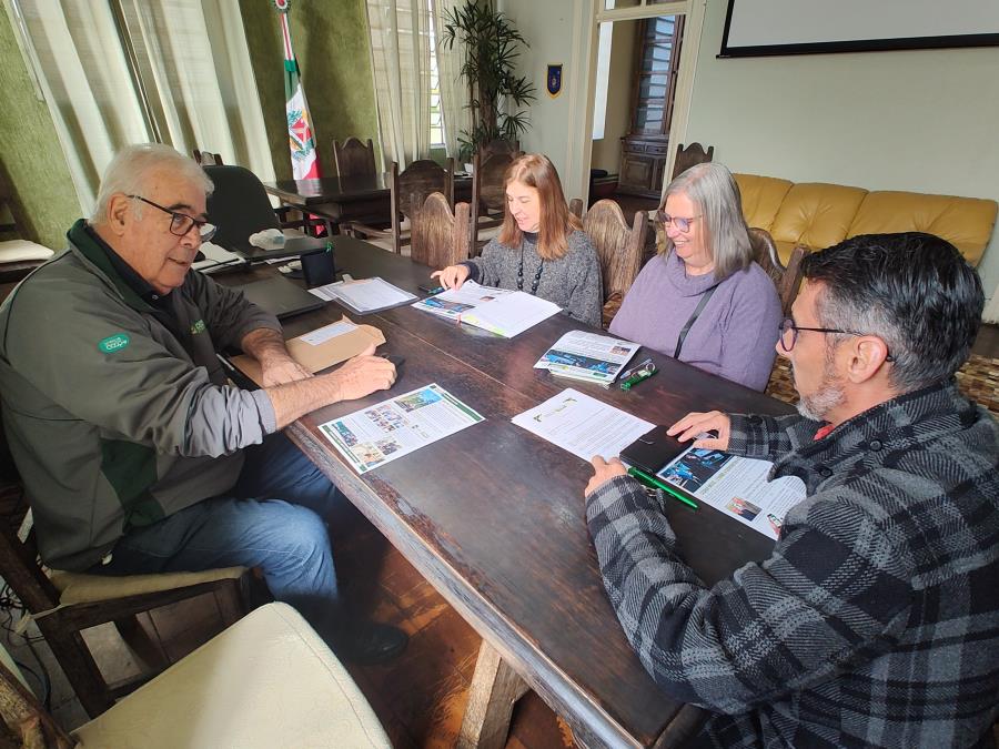 Prefeitura e CEDRAP firmam parceria para visitas guiadas de alunos e realização de palestras nas escolas