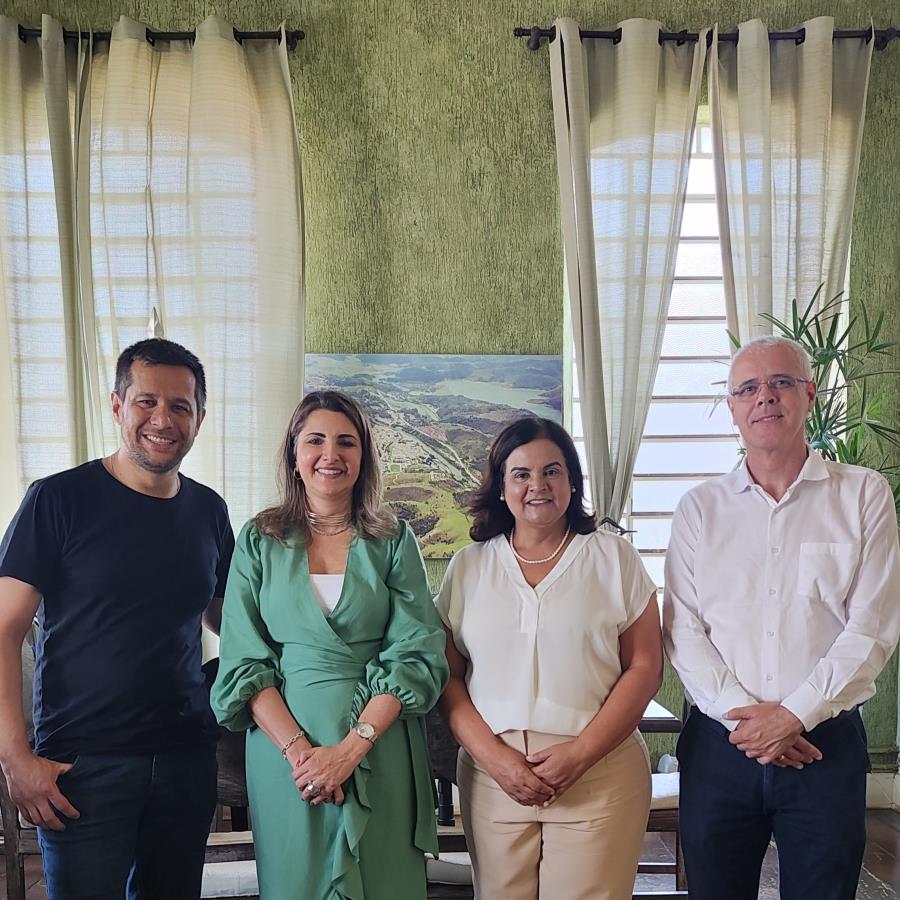 CEO da Mac Jee realiza visita institucional à Prefeita Professora Helô