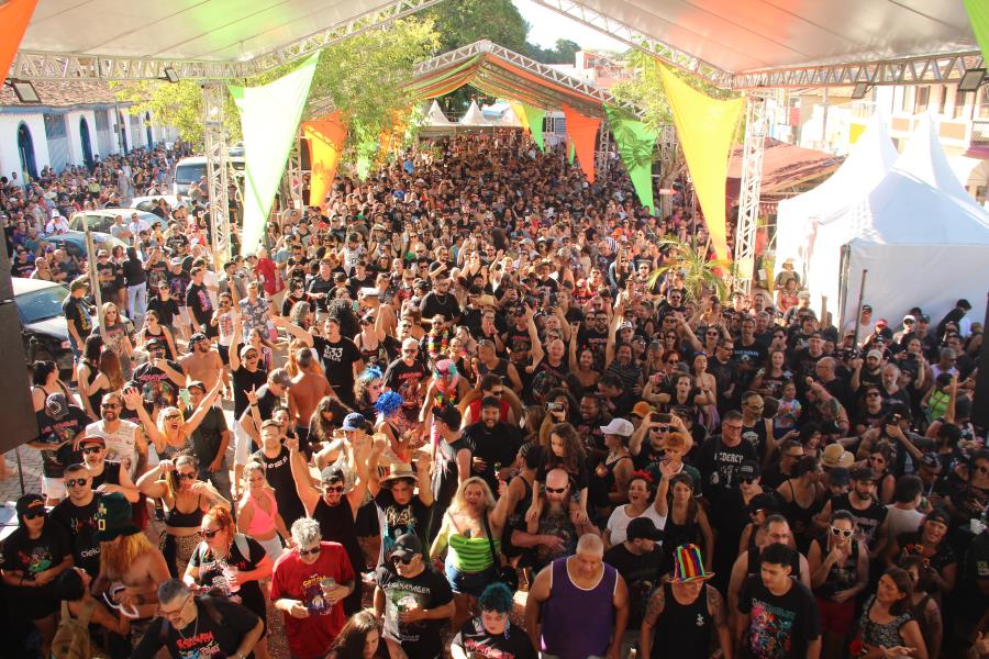Primeiro dia do Milhofolia 2025 reuniu uma multidão de foliões na Estância Turística de Paraibuna
