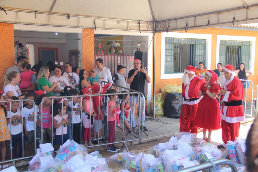 Bairro do Cedro recebe a abertura de mais um Natal da Criança Paraibunense