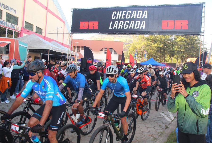 Cerca de 500 ciclistas participaram da 3ª etapa DR MTB Race na Estância Turística de Paraibuna