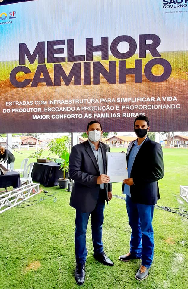 Prefeito Vitão assina convênio do Programa Melhor Caminho em benefício ao Bairro do Cedro