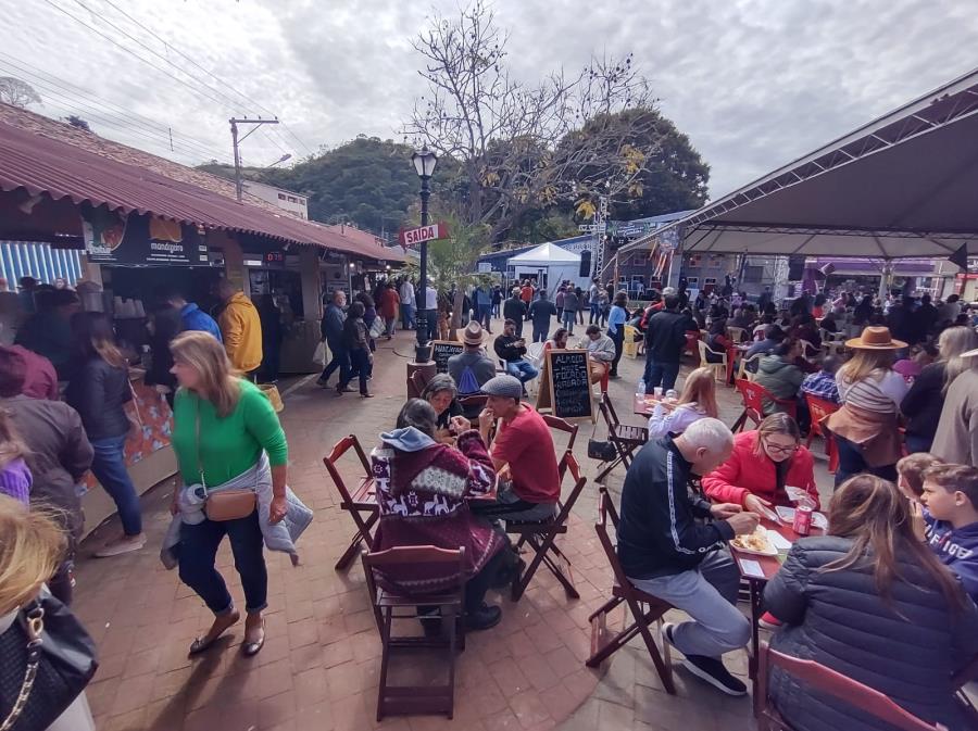 Festa do Folclore e Festival Gastronômico do Cambuci receberam bom público nos quatro dias de evento