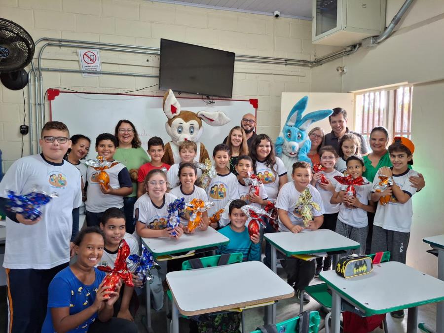Prefeitura realiza entrega de ovos de Páscoa para alunos da rede municipal de ensino