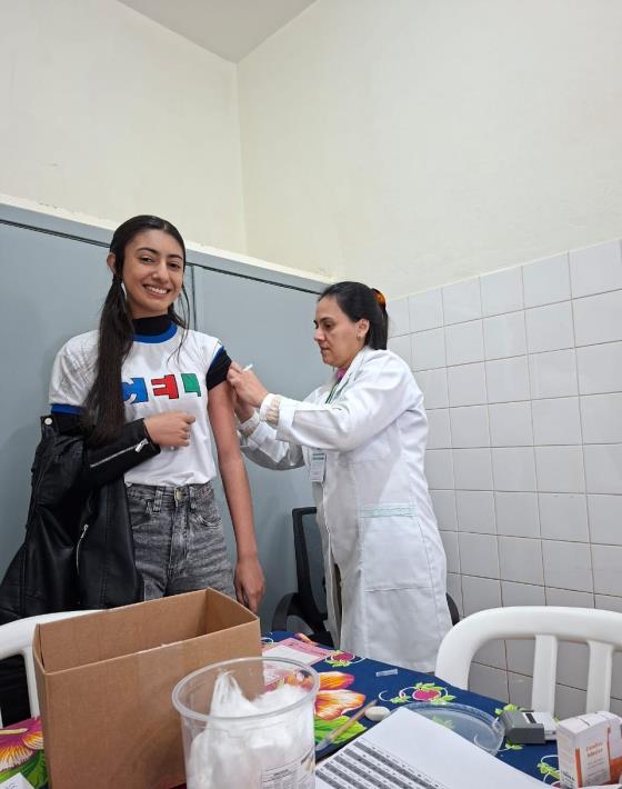 Estudantes, professores e funcionários de escolas estaduais de Paraibuna são vacinados para prevenção de doenças