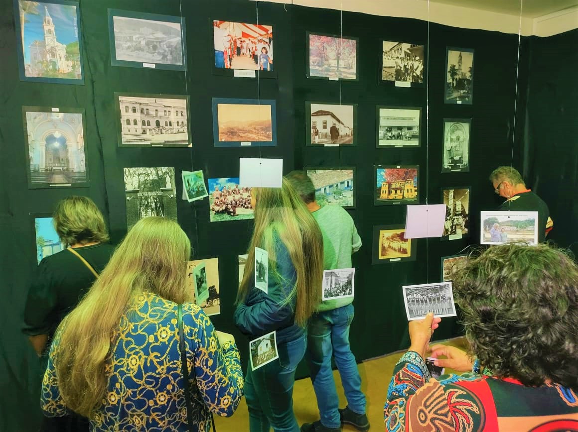 Exposição de fotos antigas de Paraibuna é destaque em evento organizado por alunos da ETEC do município