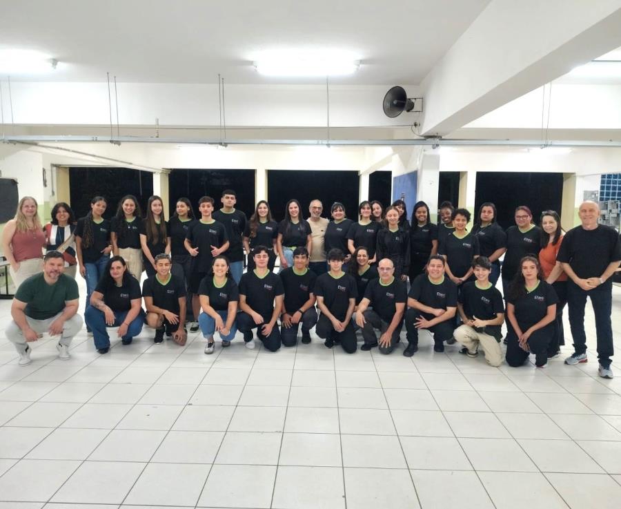 Alunos do curso técnico de Administração da Etec Paraibuna participaram de visita técnica à sede da Etec em SJC