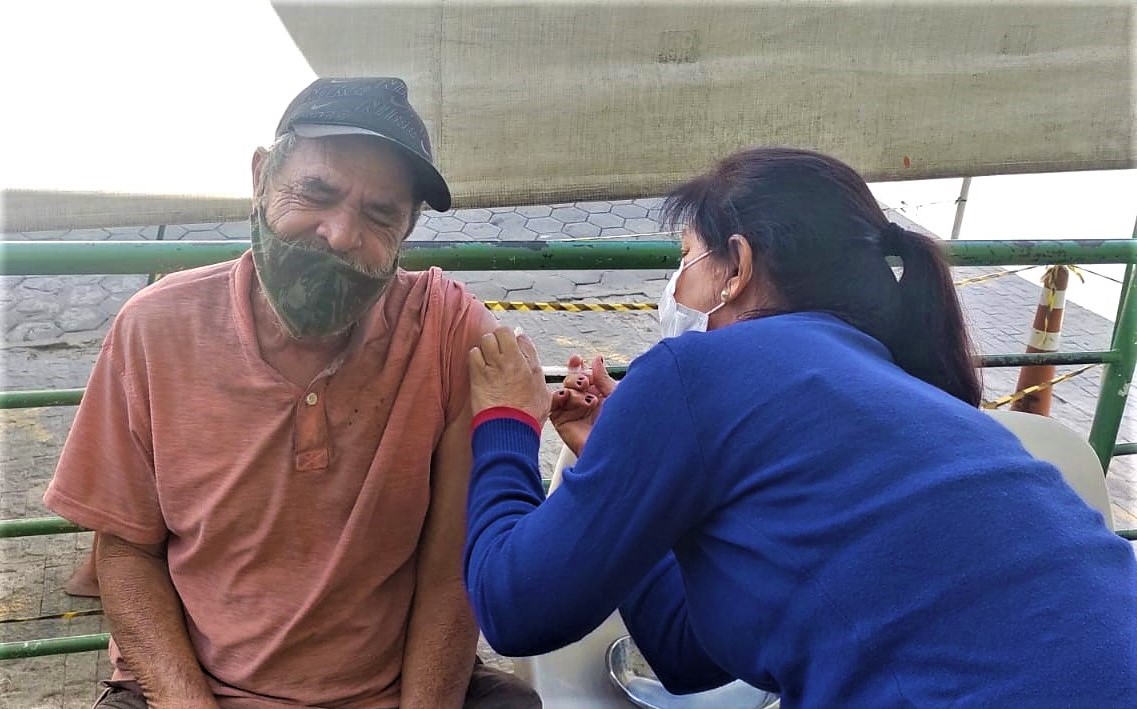 Uma dose de carinho: cidadãos em situação de rua são imunizados na prevenção contra Covid-19 em Paraibuna