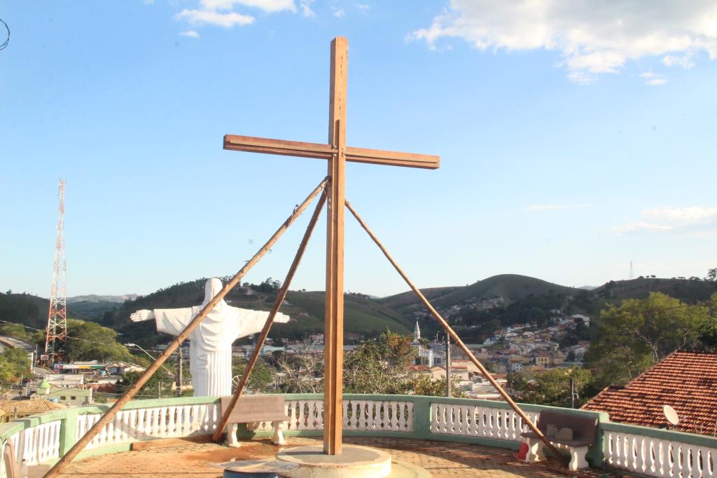 Cruz do Mirante do Cruzeiro é restituída com apoio de parceiros