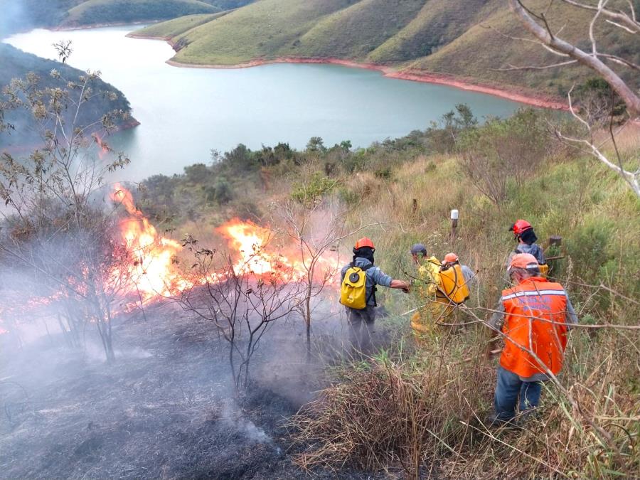 Prevenção contra incêndios: Prefeitura de Paraibuna intensifica ações de combate a queimadas no município