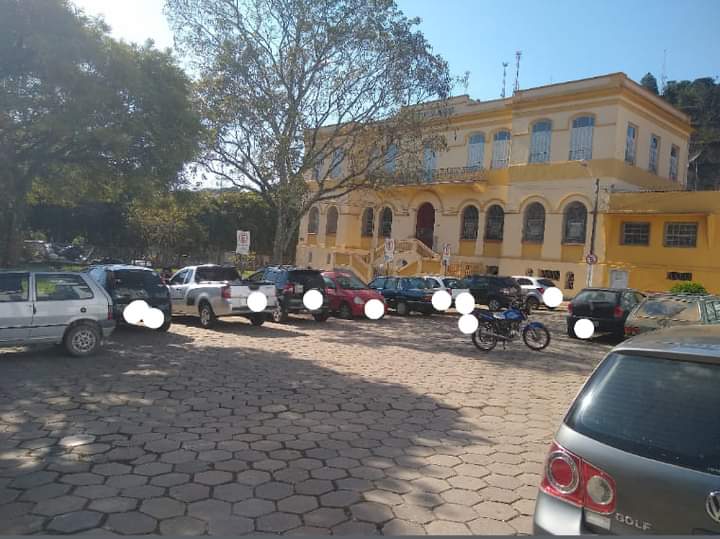 Prefeitura alerta que as vagas de estacionamento em frente à Santa Casa são para uso de pacientes da UPA!