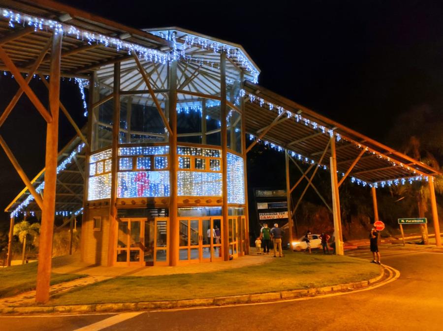 Iluminação de Natal do Portal Turístico da cidade deixa o local ainda mais bonito e atrativo