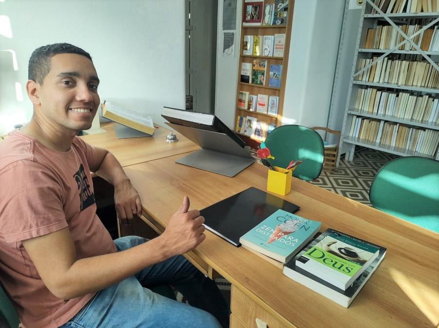 Biblioteca Municipal agora conta com o trabalho de um biblioteconomista aprovado no concurso da Prefeitura