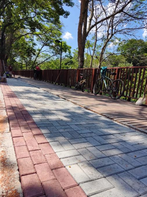 Revitalização da calçada da Avenida “Beira Rio”, no Centro de Paraibuna, está com as obras avançadas