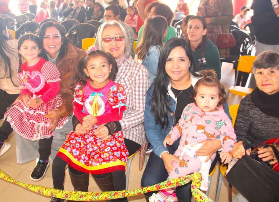 Festa Julina da Escola Santinha Moura diverte crianças e adultos e reforça vínculos entre escola e famílias