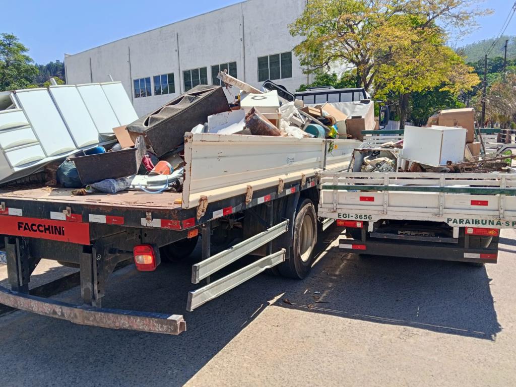 Operação “Cata-Treco” retira mais de dois caminhões de possíveis criadouros nos bairros Vila de Fátima e Laranjeiras