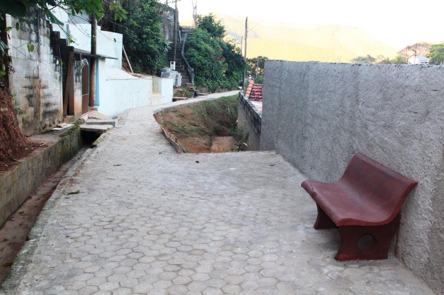 Parceria: Prefeitura e moradores da Rua Benedito A. D. Primo (região central da cidade) se unem para o calçamento da via