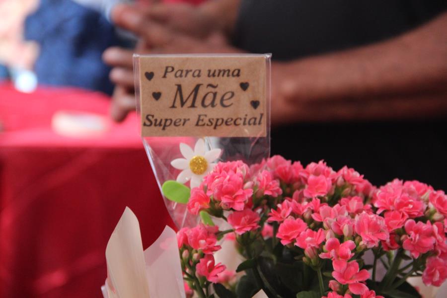 Prefeitura de Paraibuna realiza café da manhã especial em homenagem ao Dia das Mães no CAAMI