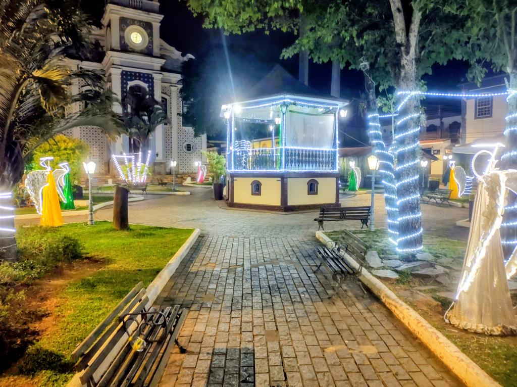 Paraibuna celebra inaugurações do Presépio e da Iluminação de Natal na Praça da Matriz