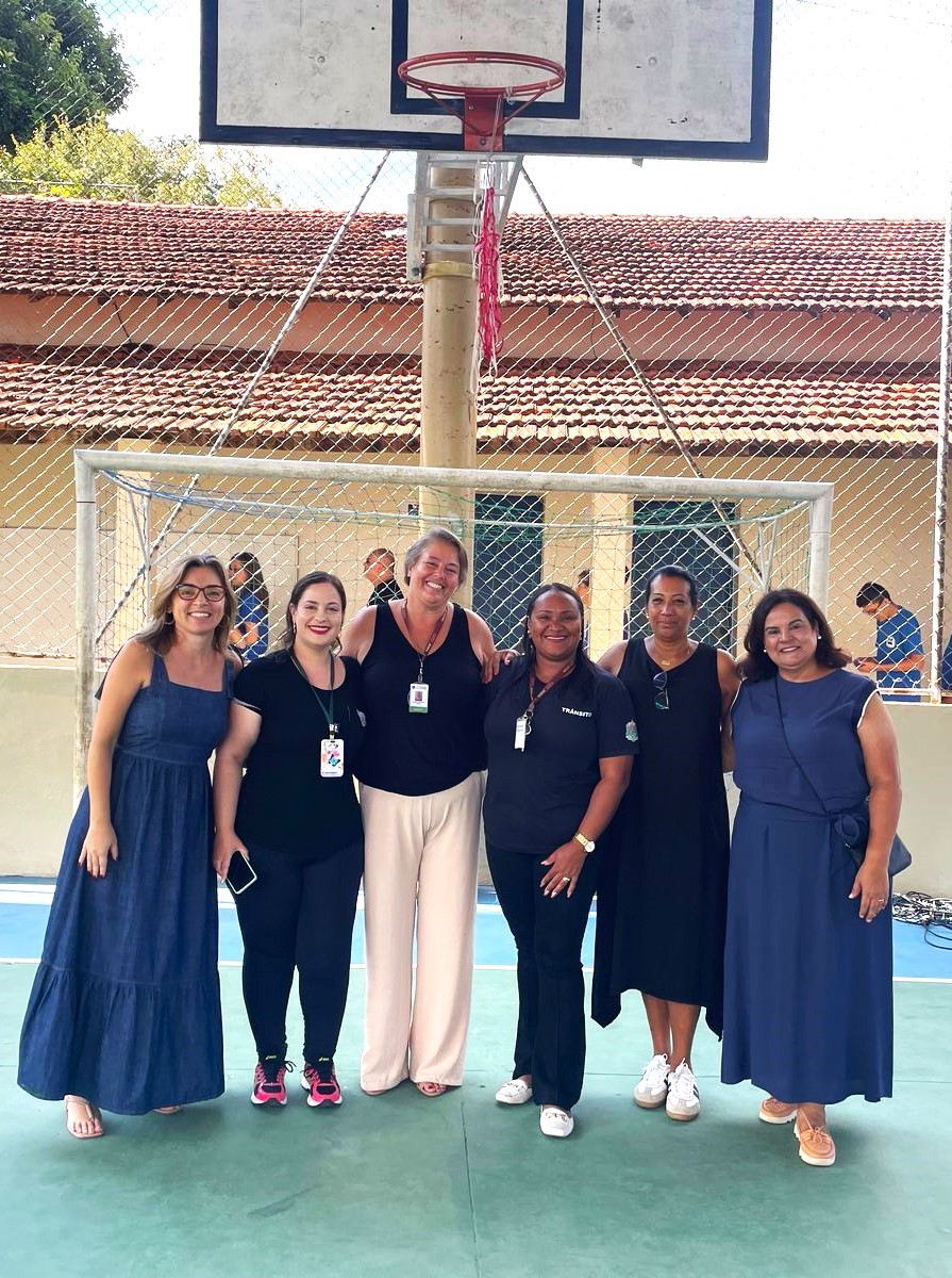 Alunos da Escola Cerqueira César participam da roda de conversa "Mulheres que Inspiram"