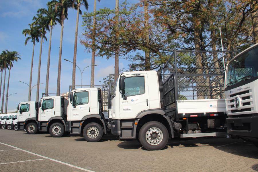 Durante visita do governador do Estado, Rodrigo Garcia, Paraibuna é contemplada com 7 maquinários