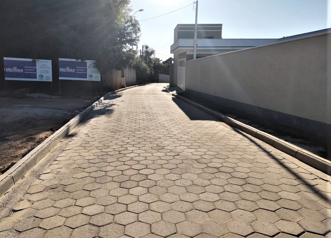 Rua Maria José de Camargo, no Alferes Bento, está de cara nova após calçamento entregue pela Prefeitura