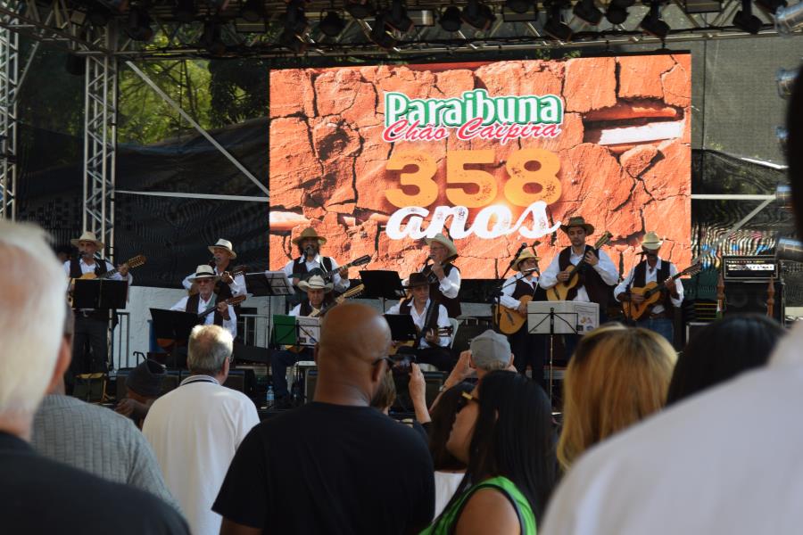 Abertura oficial dos 358 Anos de Paraibuna é marcada por homenagens e show de Talis e Welinton