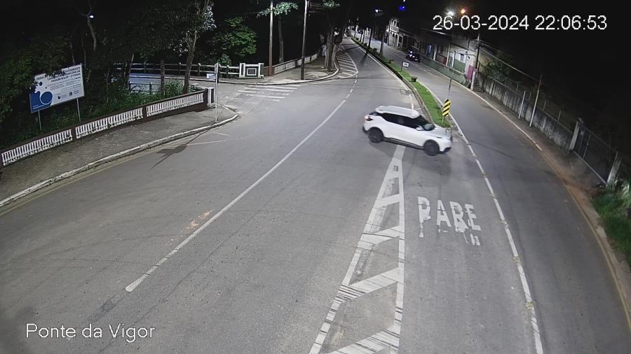 Mesmo com sinalização, condutores realizam conversão proibida na Ponte da Vigor